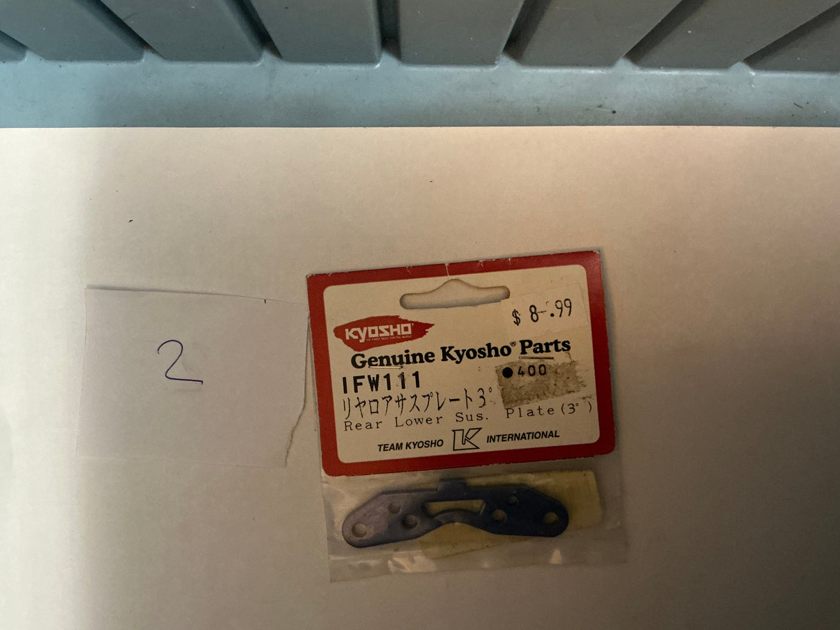 KYOSHO Rear Lower Sus. Plate (3) IFW111