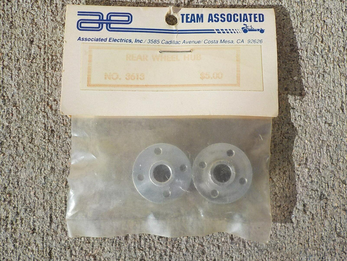 No. 3613 REAR WHEEL HUBS