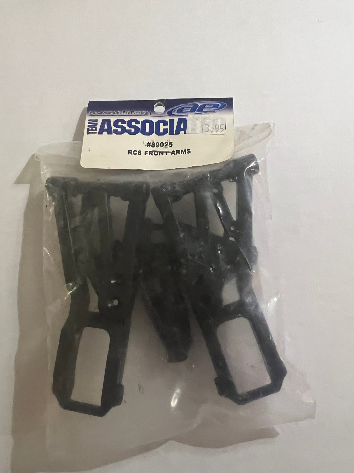 RC8 FRONT ARMS-ASC89025