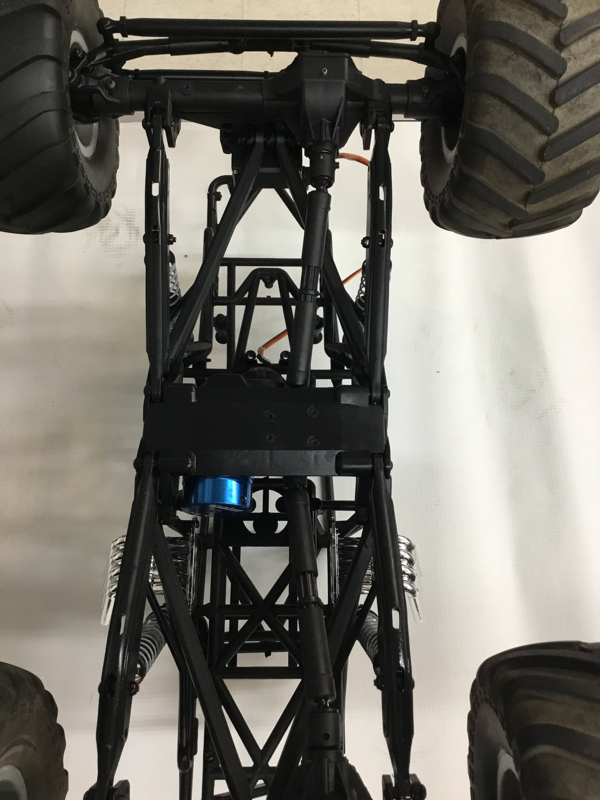 Axial Gravedigger Roller