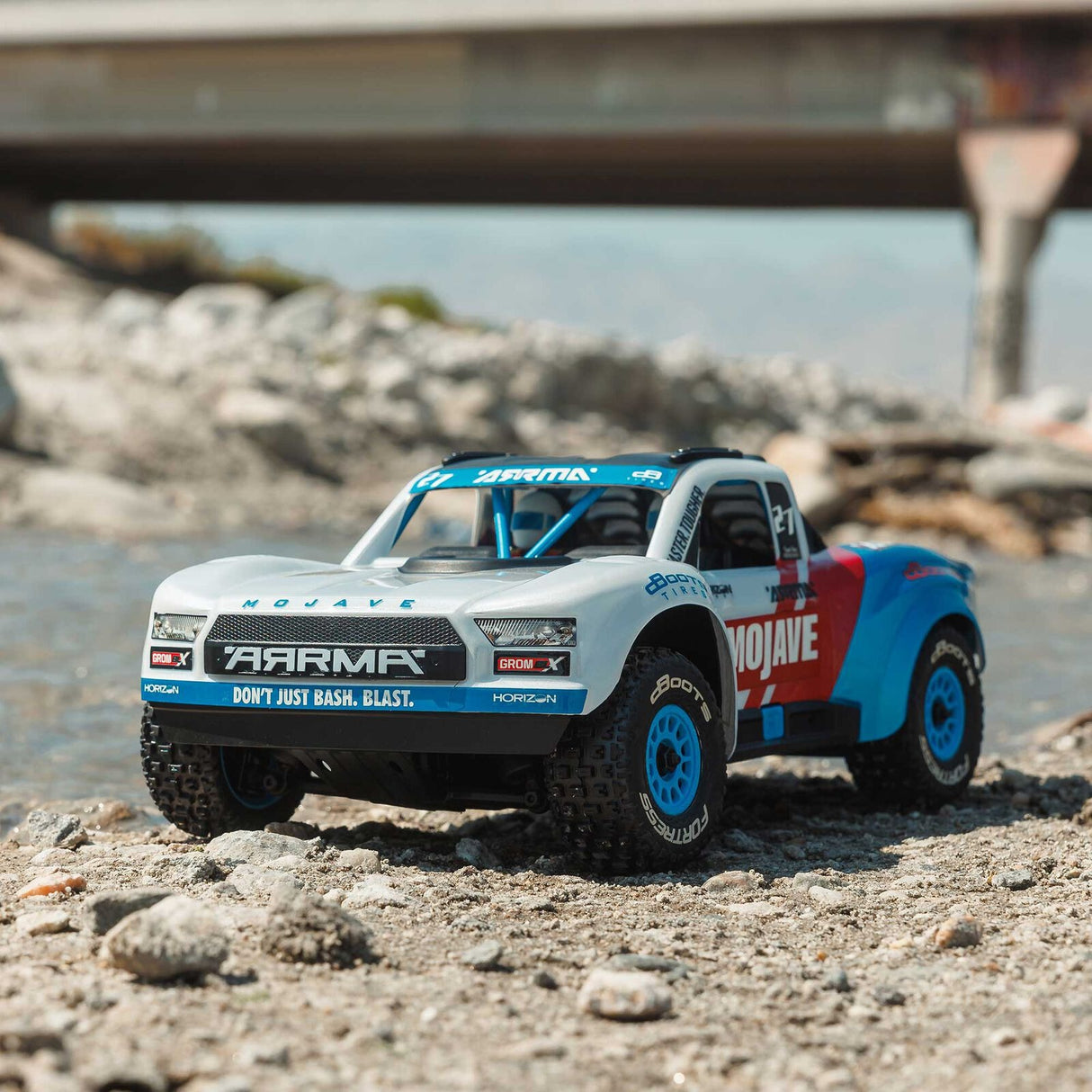 1/16 MOJAVE GROM 223S DSC 4X4 RTR Brushless Desert Truck, White (Battery & Charger Included)